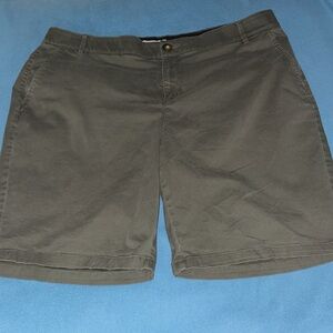 Ava & Viv size 18W olive green shorts